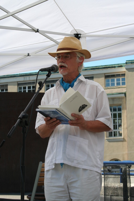 Markus Manfred Jung trug Gedichte in alemannischer Sprache vor.