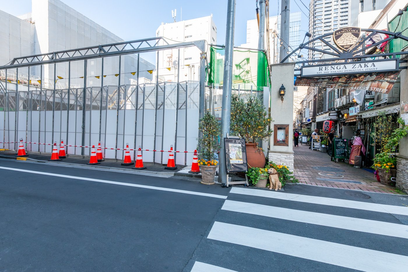 レンガ坂横の再開発エリア（新改札口と通路）350m