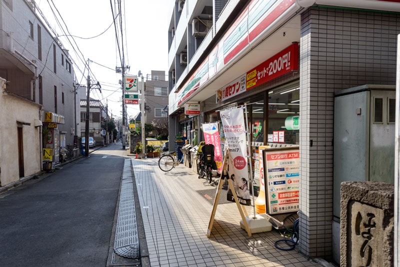 周辺環境３（セブンイレブン中野桃園店）　180m