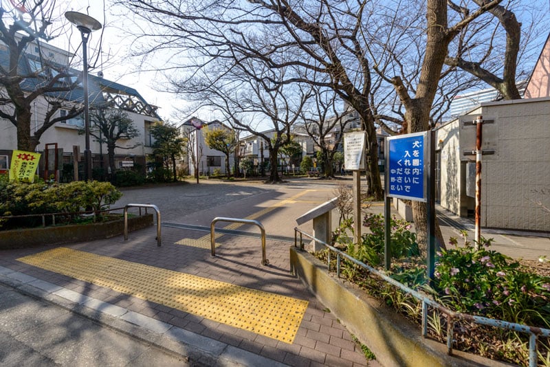 周辺環境６（囲桃園公園）68m