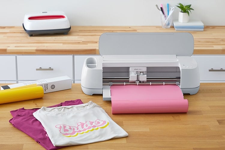 CriCut Maker plottert bis A4-Breite für T-Shirt-Druck