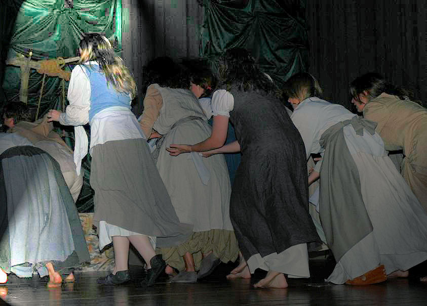 ...Dorfbewohner sollen schnell die Ernte einbringen, ein Unwetter naht..!!