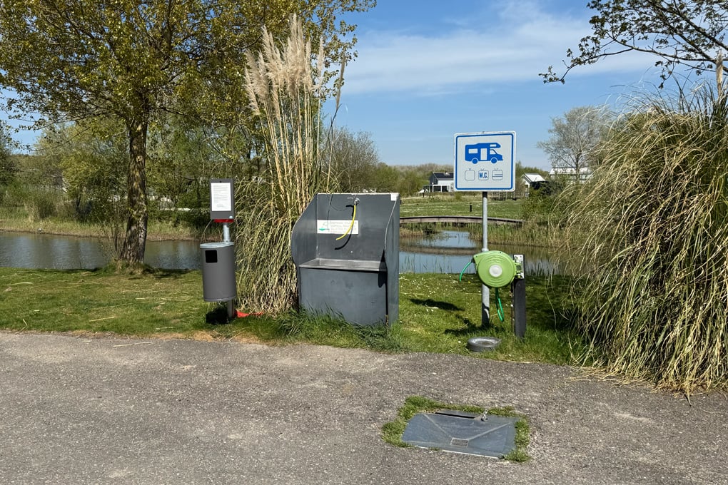 Kotbeutelspender und Wohnmobilstation