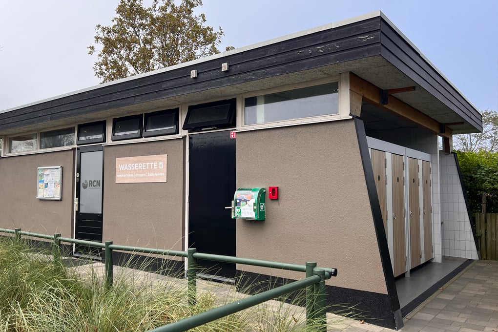 Waschsalon, Außentoiletten