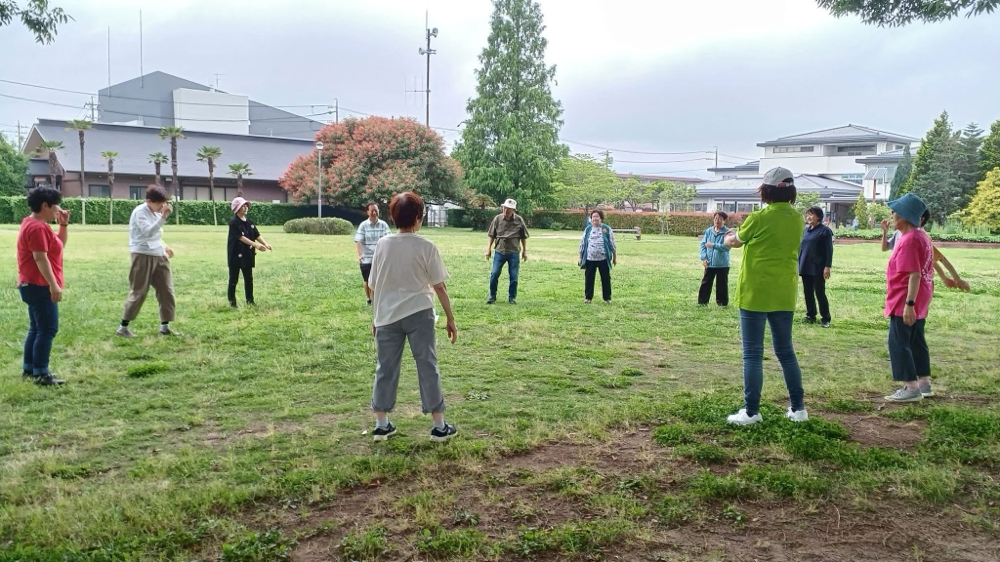 三重県松阪市 鈴の森公園 笑いヨガ(ラフターヨガ) 大きな木の下に集合!