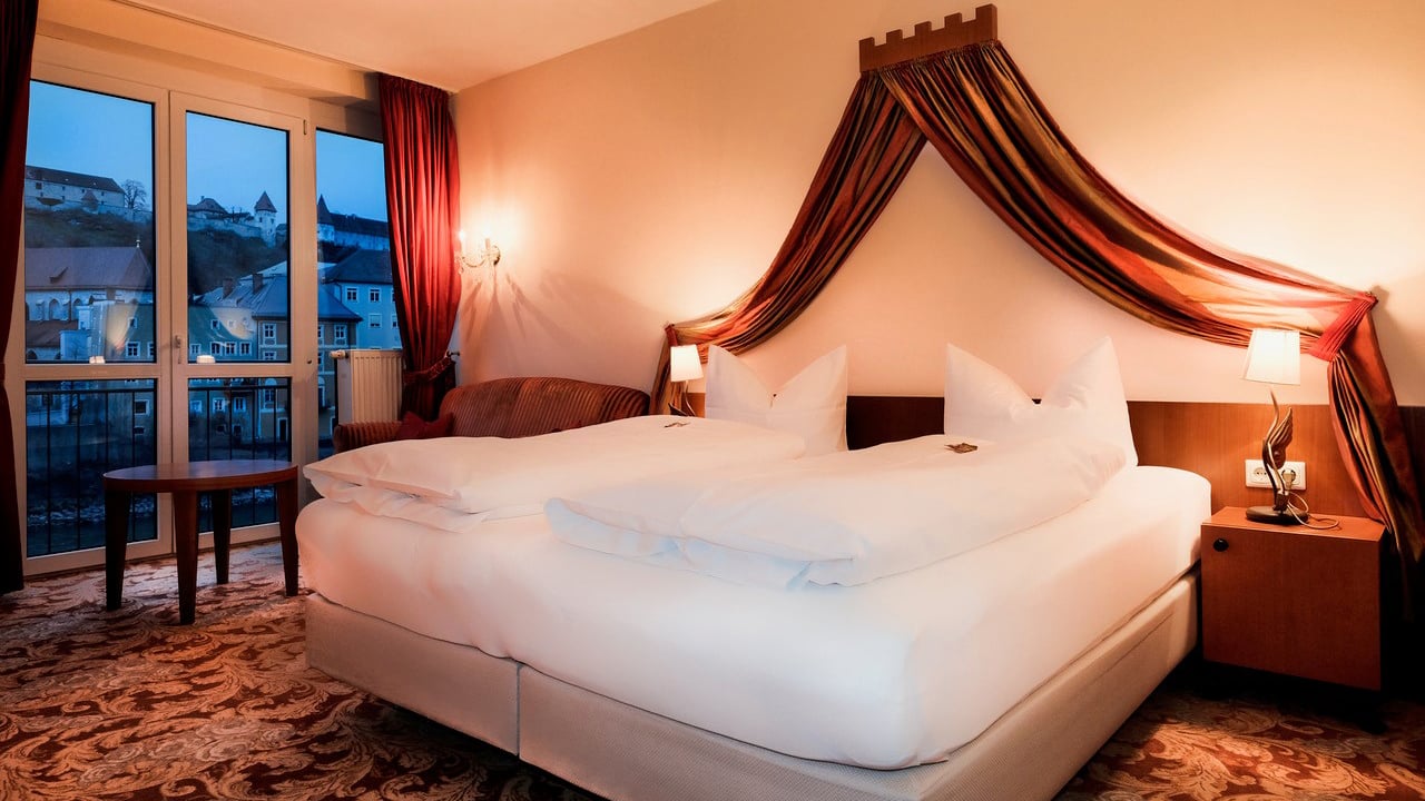 und Juniorsuiten mit Himmelbetten