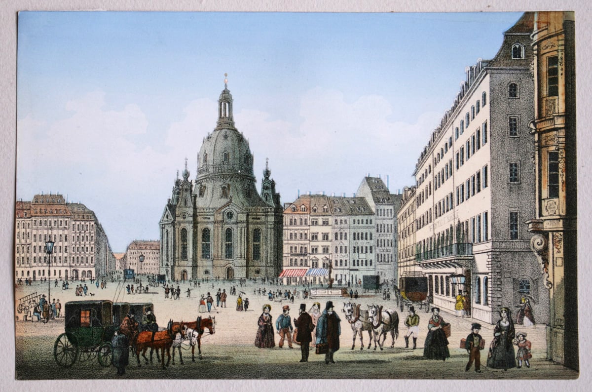 Der Neumarkt mit der Frauenkirche in  Dresden