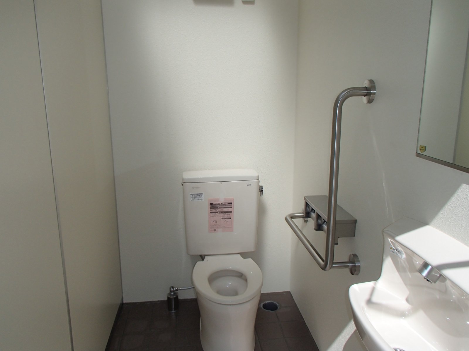 洋式トイレ☆男女共用です