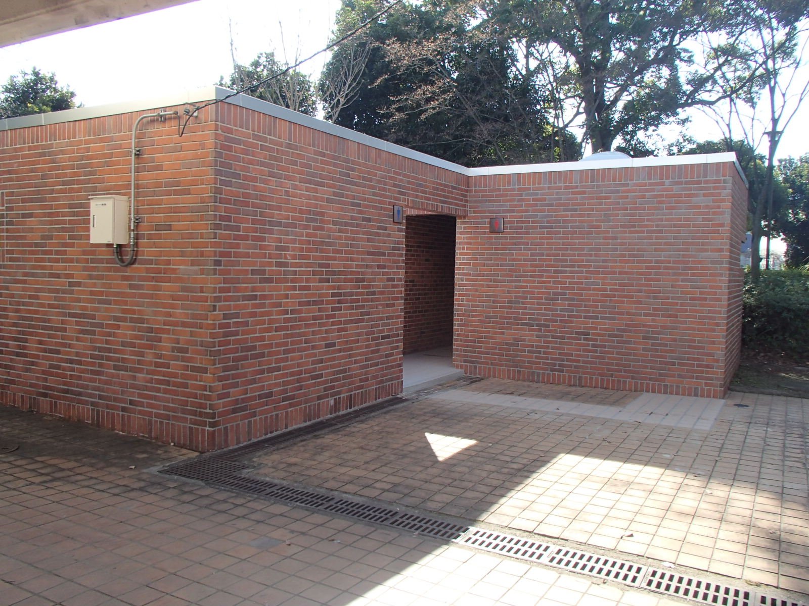 芝生広場トイレ ☆ リニューアルしました♪