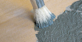 abtupfen des Pinsels damit nicht zu viel Farbe verwendet wird (Unterlaufen des Motives)