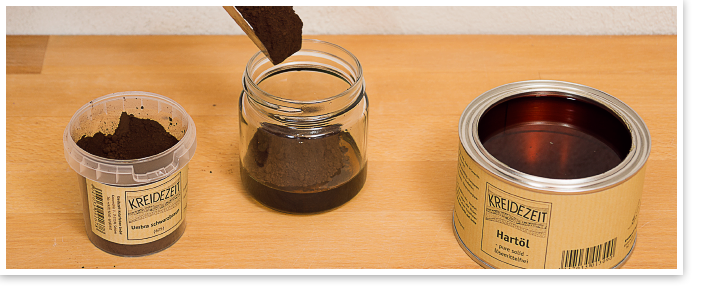 Öle und Wachse pigmentieren: Das Beispiel zeigt Hartöl pure solid, lösemittelfrei 375 ml mit 75g Umbra schwarzbraun.