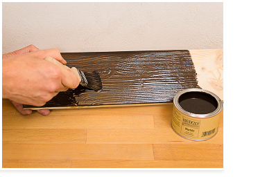 Öle und Wachse pigmentieren: das pigmentierte Öl streichen