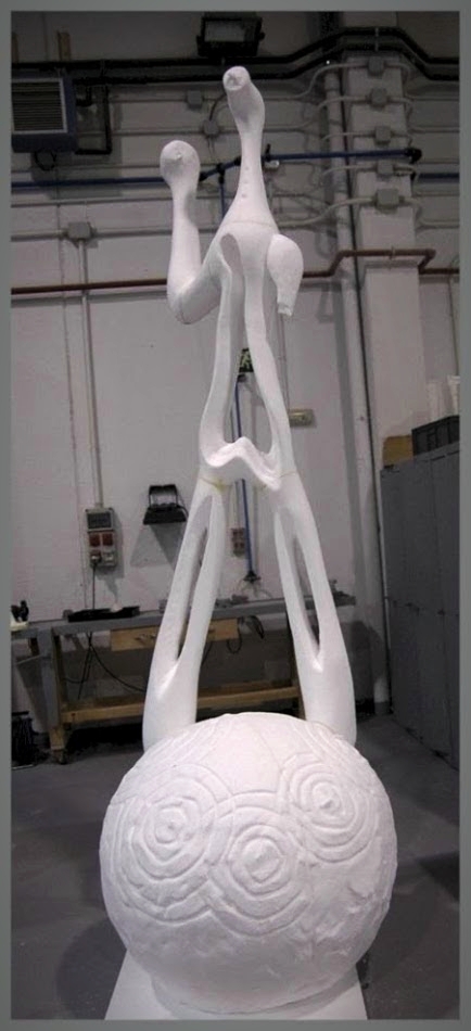 A veces se neceita hacer de nueva  una escultura conocida, para que la original quede preservada y la nueva itinere.