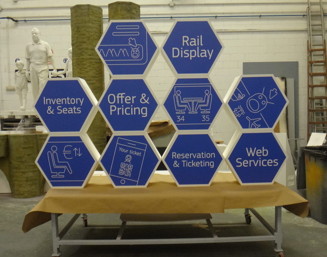 Cartel a base de hexágonos corpóreos, para escanario.