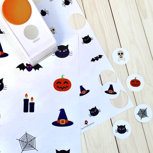 halloween noč čarovnic noc carovnic mafin muffin kokosove kroglice cake topper okrasek pecivo torta netopir buča črna mačka pumpkin felt balls cupcake cakes spooky freebie