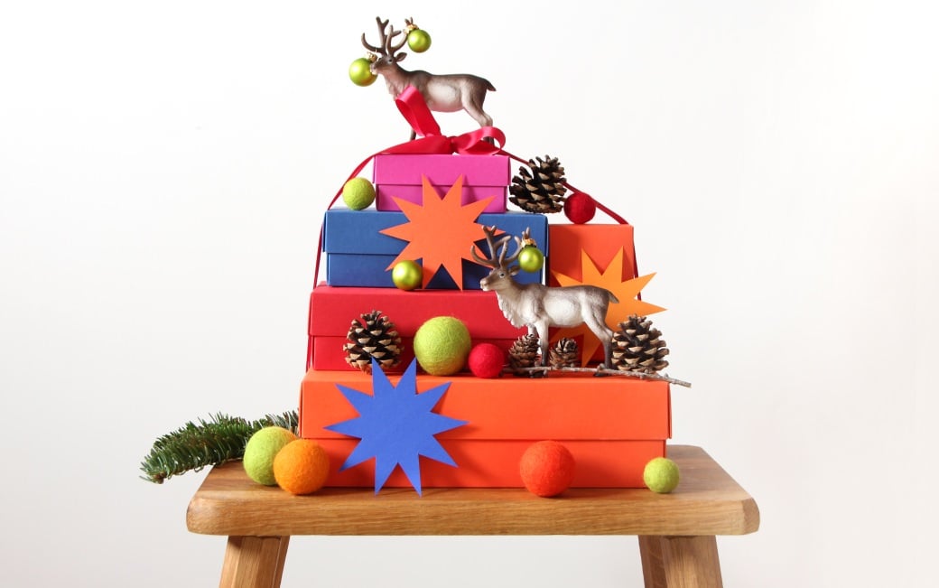 darilo buntbox xmas christmas darila škatla darilna škatla škatlica zvezda božična darila geschenke gift wrapping geschenke verpacken schleich tiere živali kroglice iz filca filzkugeln feltballs weihnachten weihnachtsgeschenke