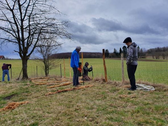 Fachkundig angeleitet: Das Anlegen einer Benjeshecke © Uschi Anlauf