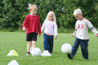 Kleine Ballkünstler am Werk (Bambinis 2009)