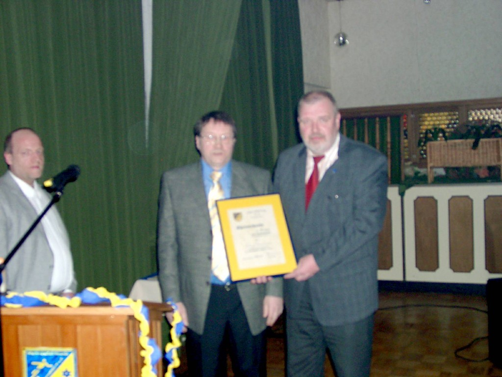 Ehrung für Ludwig "Lupo" Freesemann vom SV Süderneuland.
