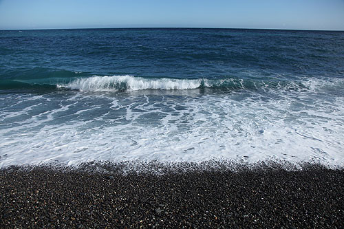 打ち寄せる波