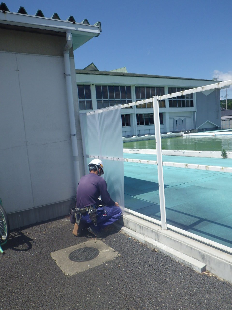 波板ポリカ壁の改修工事