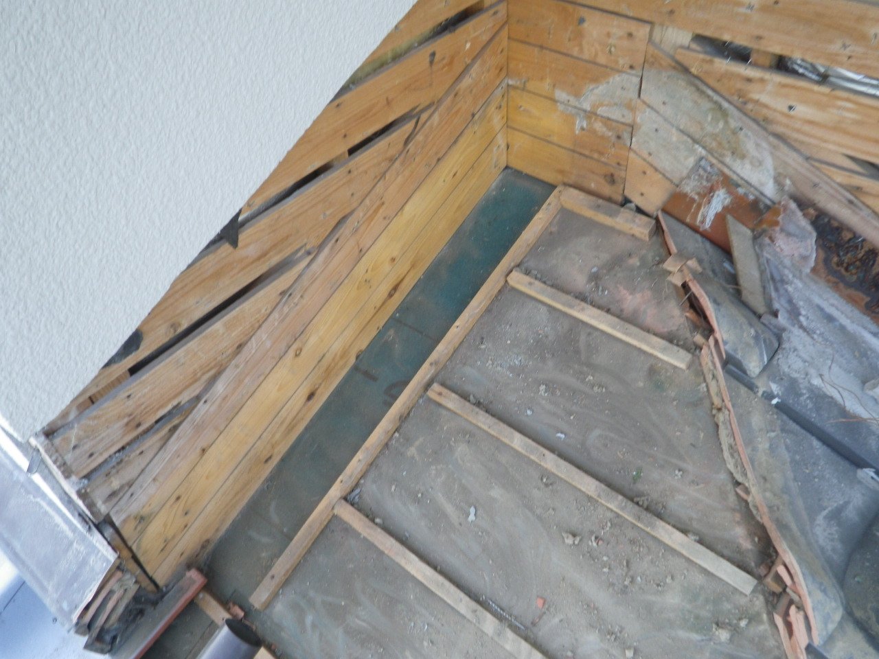 屋根と壁の壁取り合い部 雨漏れ修理！　in宇都宮市