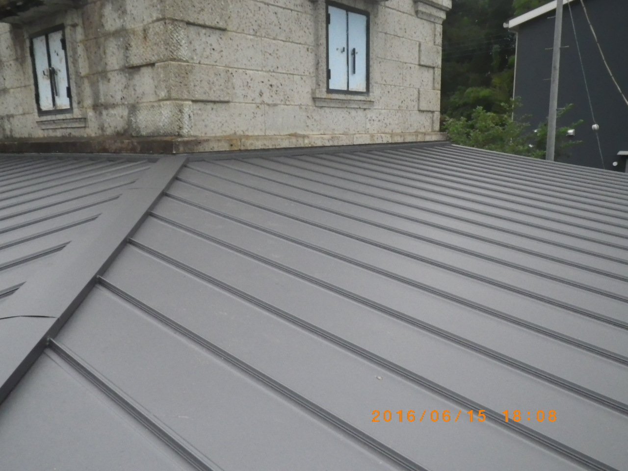 瓦棒葺き屋根から篏合式立平葺きに葺き替え in宇都宮市