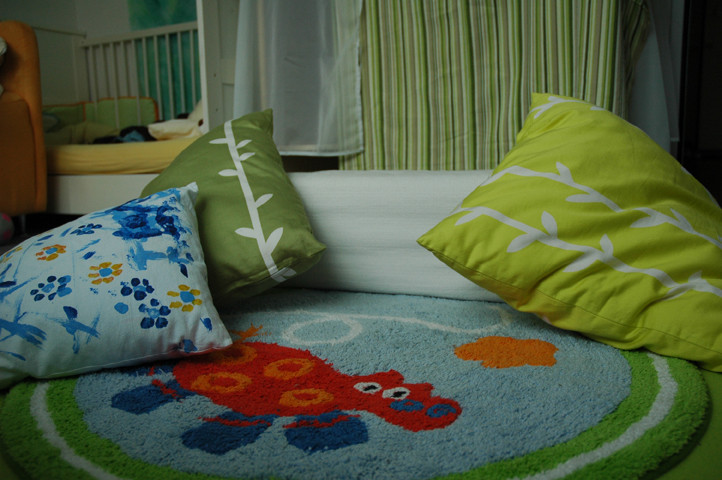 Die Kissen wurden auf dem Teppich gelegt, weil gleich das Abendritual los geht!