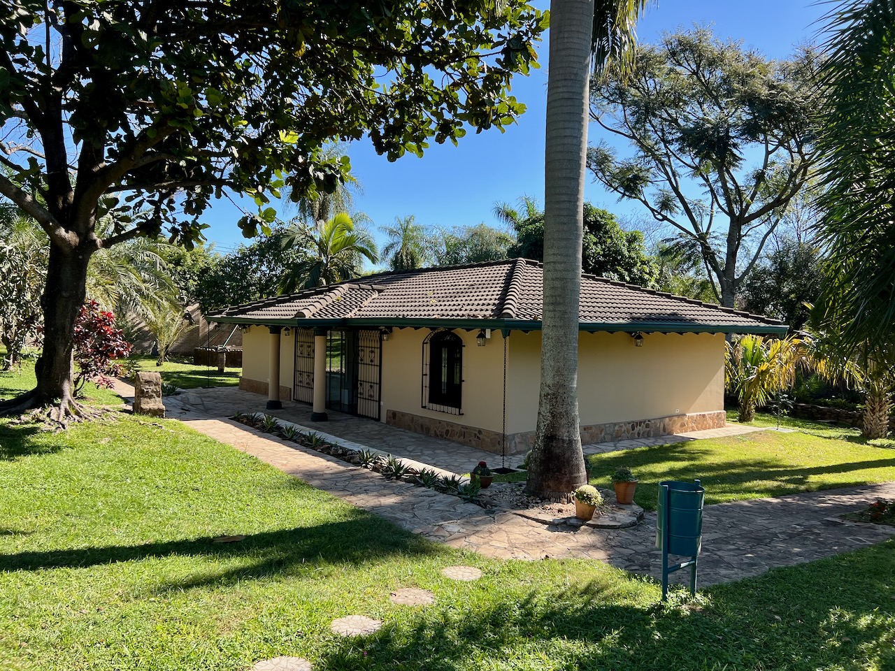 Traumhaftes Gästehaus zur Miete in exklusiver, parkähnlicher Anlage #adler423