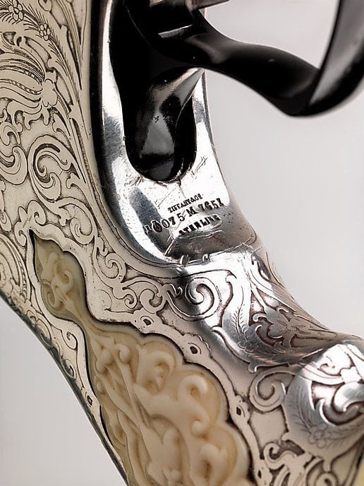 Револьвери з ювелірним тюнінгов від Тіффані. Стартап ньюс | Startap News