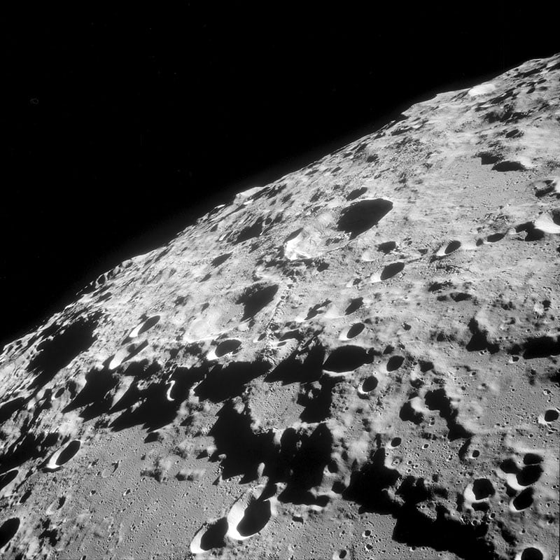 Поверхня Місяця з космосу. Стартап ньюс | Startup News 