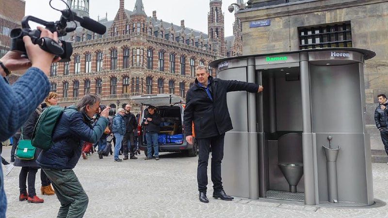 UriLift - выдвижной туалет