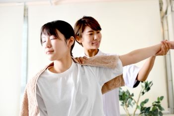 リハビリ施設、理学療法、産婦人科、緩和ケア病棟などの医療現場で活かせるマッサージ講座の案内ページです