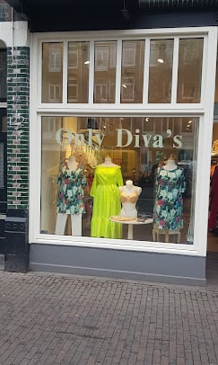 etalage van grote maten dames mode winkel only diva's in Amsterdam