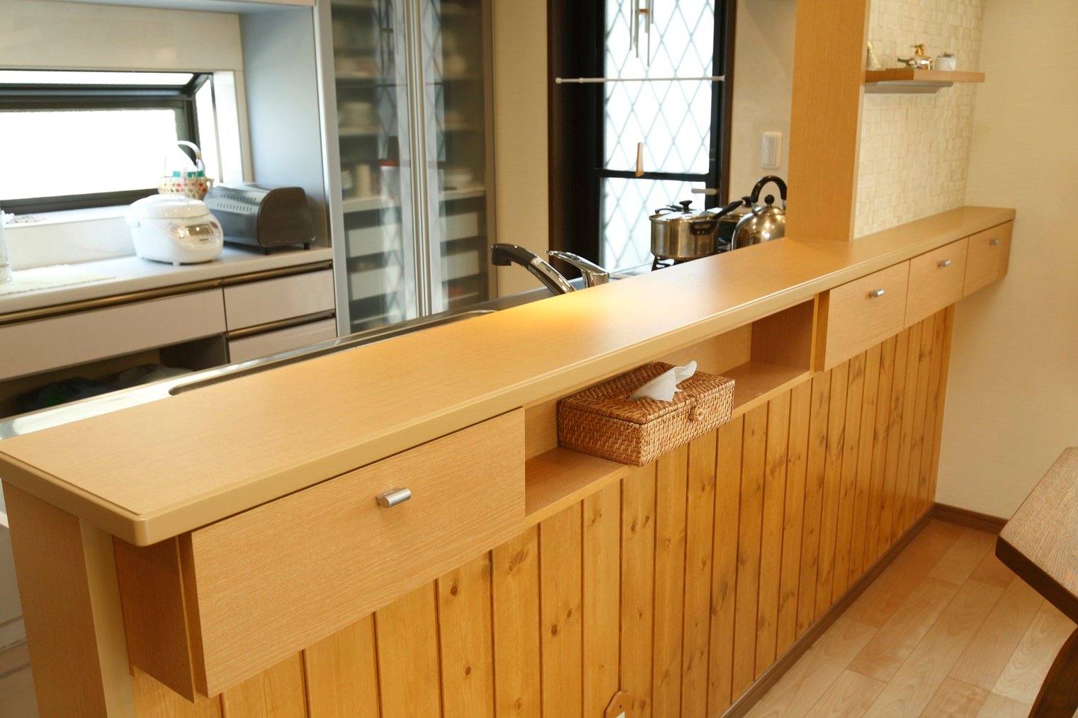 対面キッチンカウンター下の収納