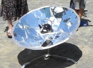 ソーラークッカー（写真）