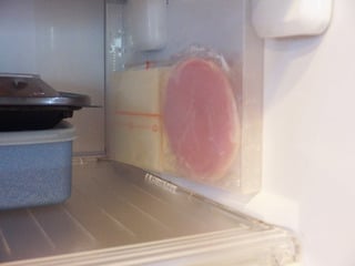 ハムやチーズの収納