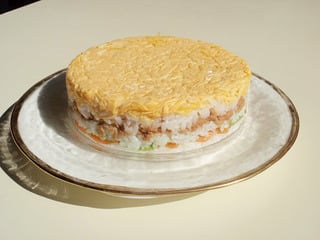 錦糸たまごを敷き詰める