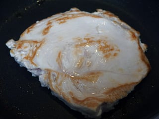 薄くのばしてソテー