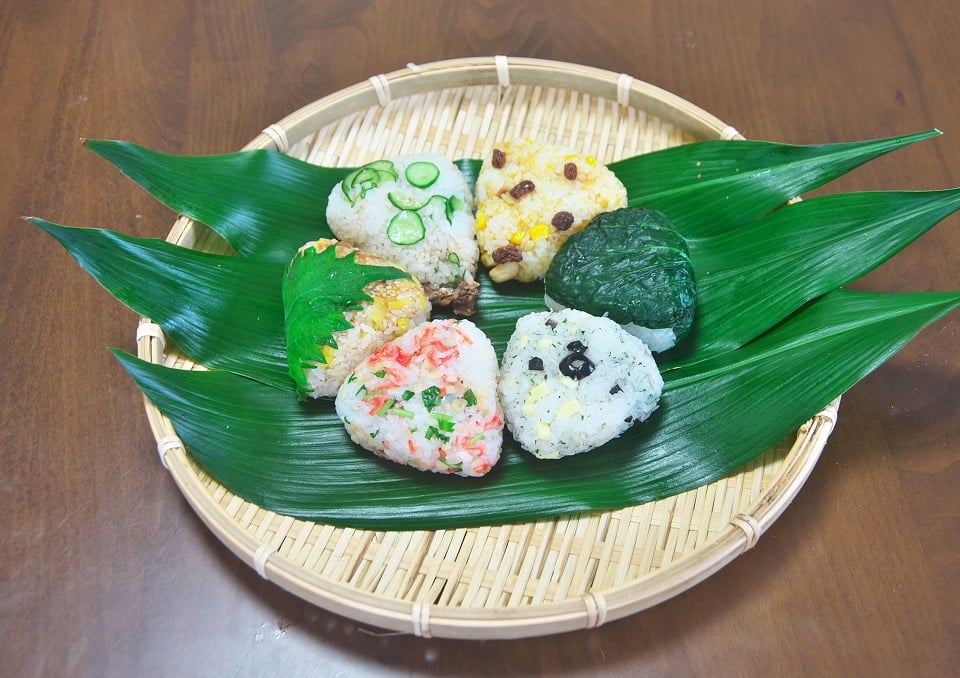 もてあまし食材で“カラフルおにぎりづくり”1⃣