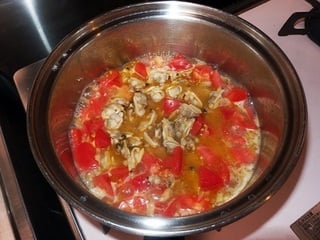 トマトを加えて煮込む