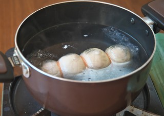 鍋の中に入れる