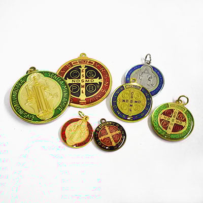 Medallas doradas, varias formas