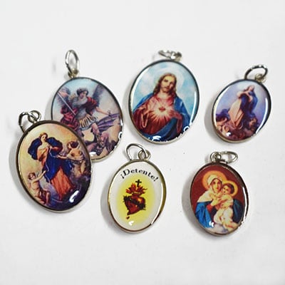 Medallas de alpaca y peltre