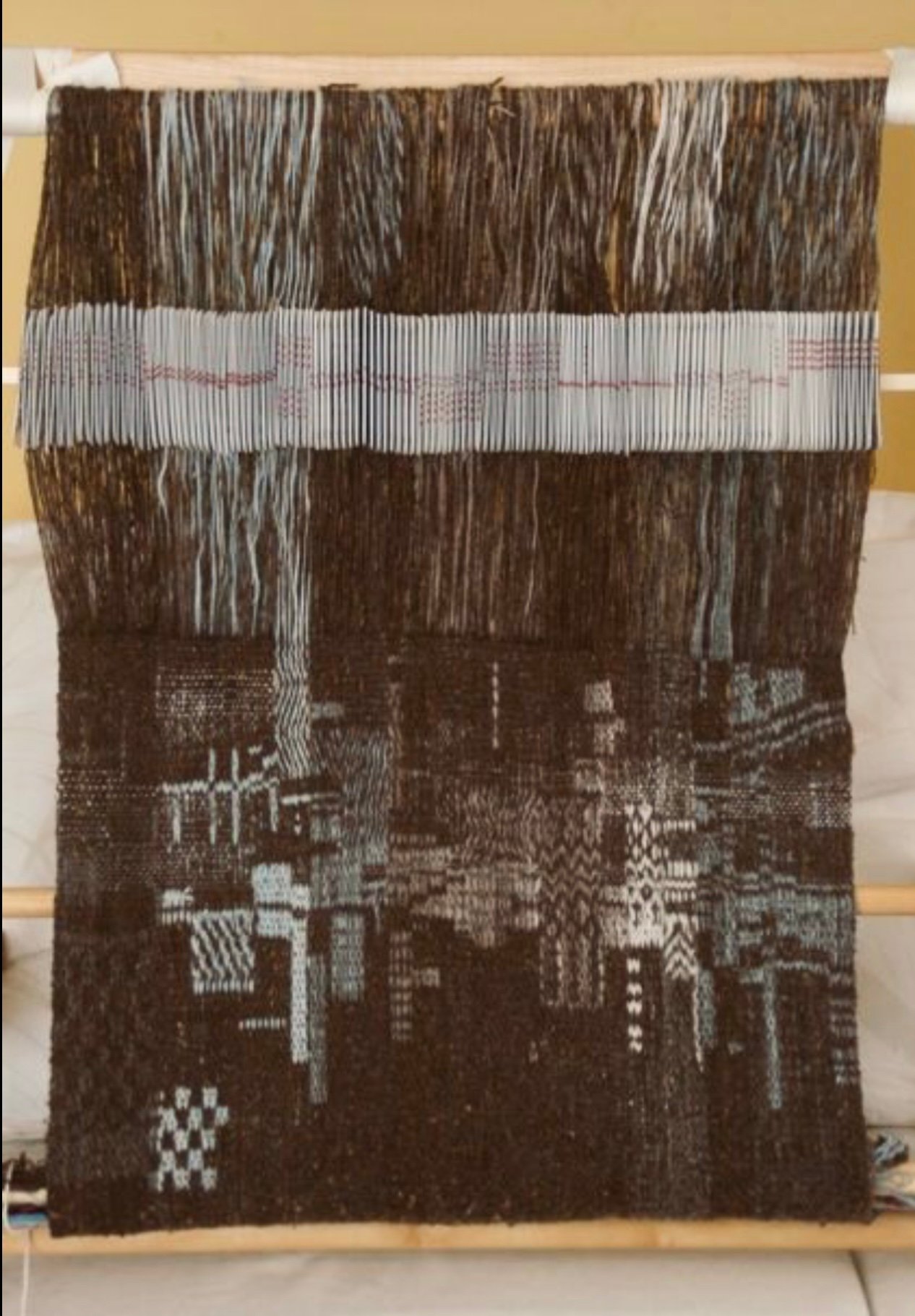 ▲250枚のカードをランダムに回転させて制作。