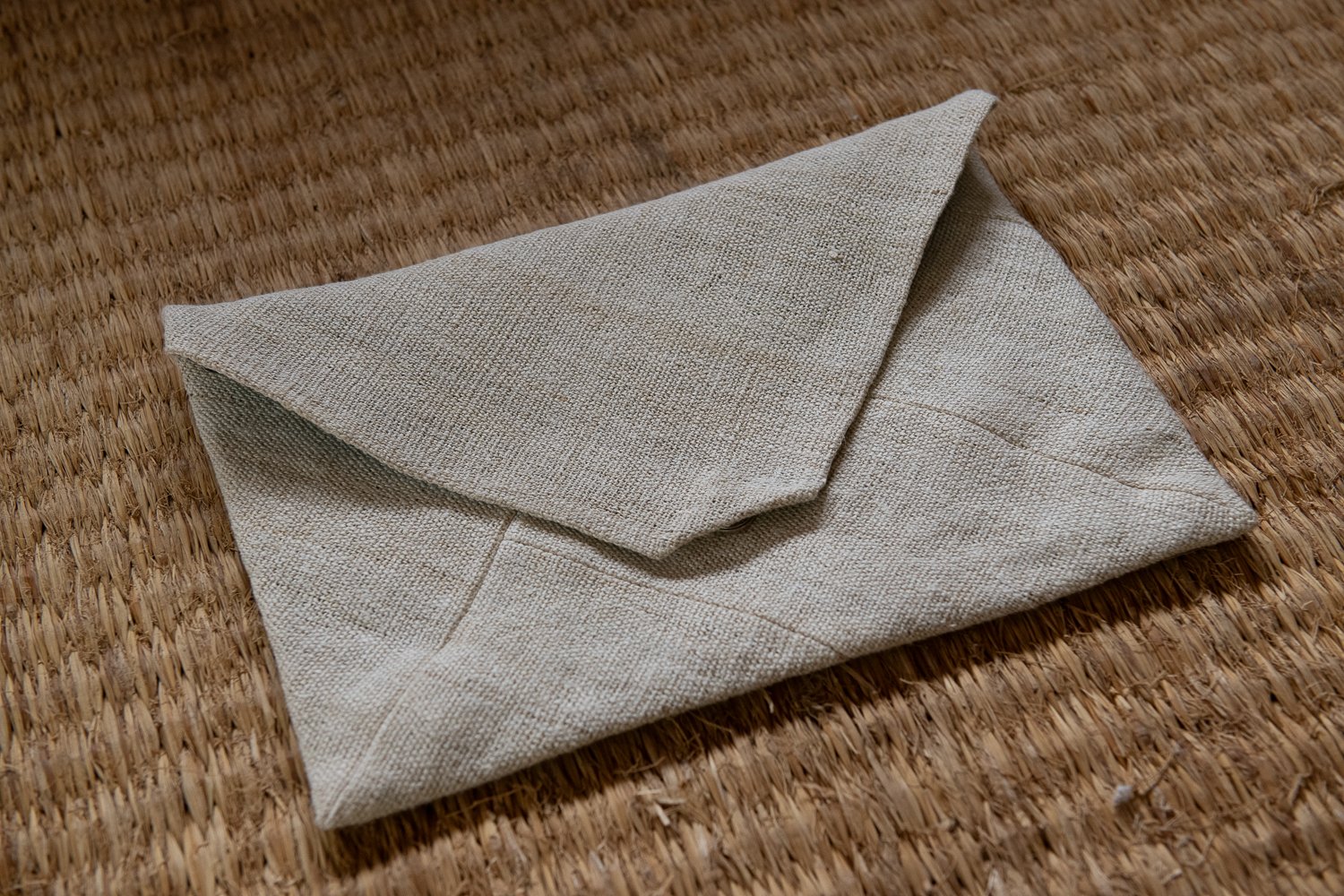 ▲地元寺院の住職さんよりオーダーされた太布織の袈裟袋。