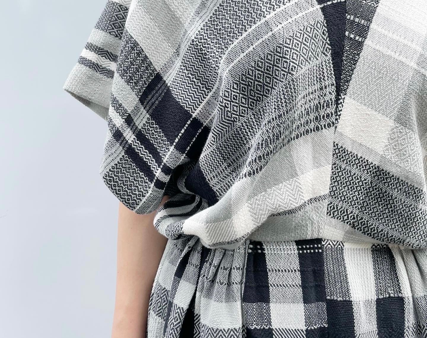 ▲織った布で仕立てたワンピース