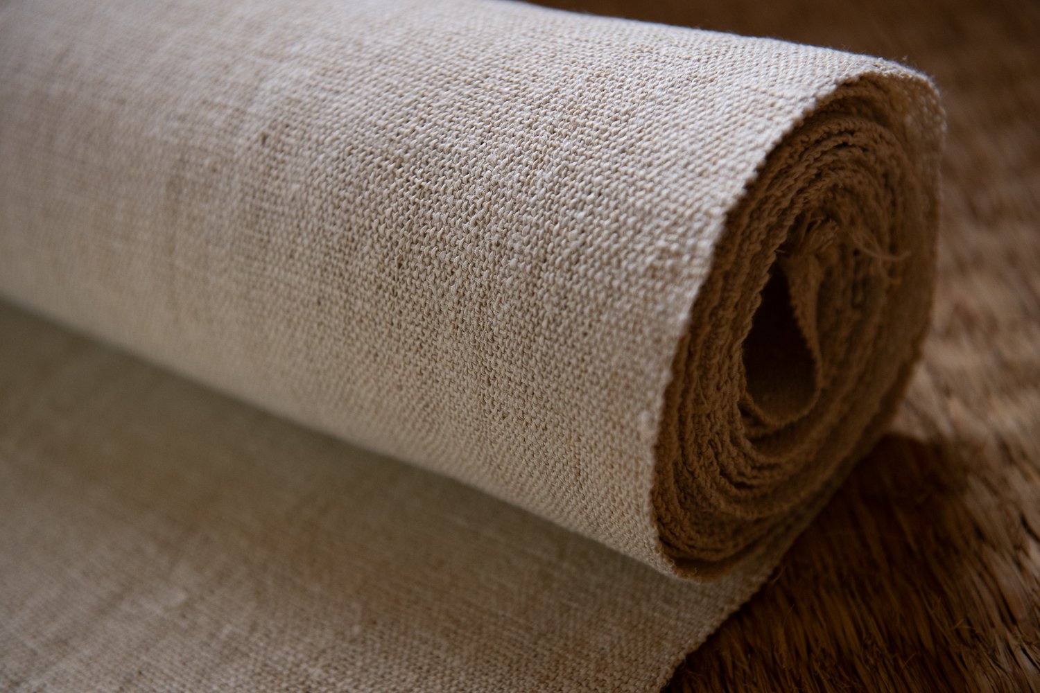 ▲三嶋さんが地機ではじめて織り上げた反物