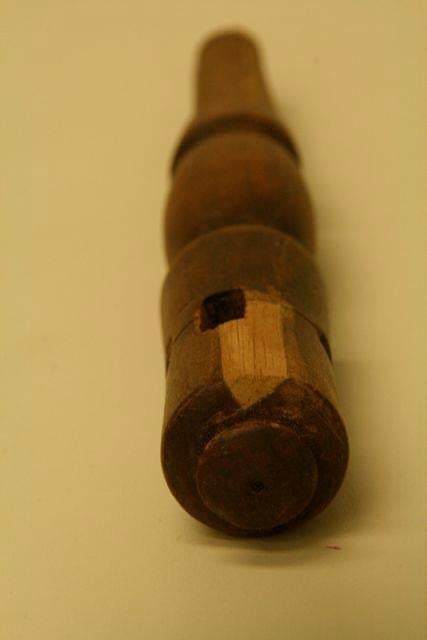 ▲欠けているパーツに補修を施した。