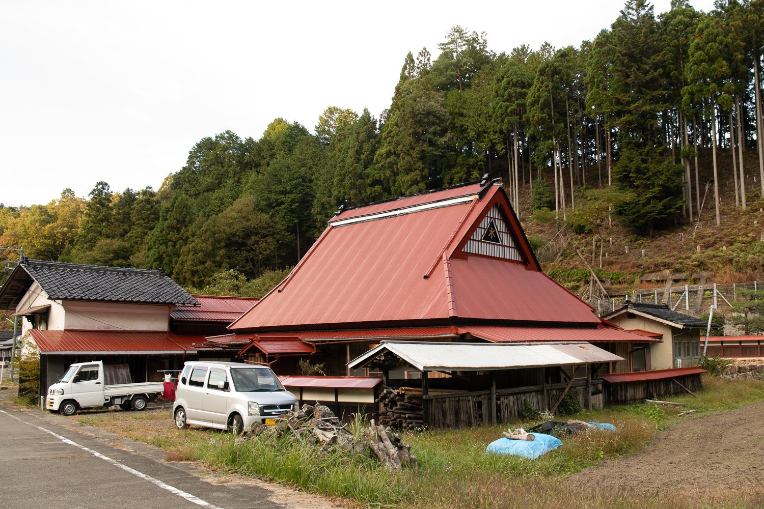 ▲広々とした敷地とご自宅。